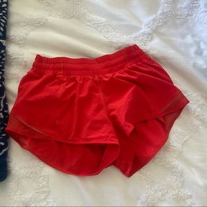 Lululemon Hotty Hot 2.5 in Red